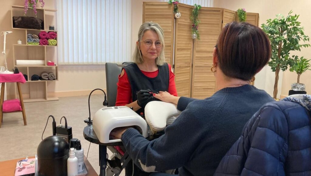 , Les Ulis, Linas, Arpajon; Après le braquage de son camion, cette esthéticienne itinérante est accueillie par la mairie de Savigné-sur-Lathan