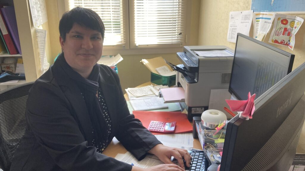 , Les Ulis, Linas, Arpajon; « Son rôle est primordial » mais son métier en tension : cette secrétaire de mairie partage son quotidien entre deux communes du nord des Deux-Sèvres